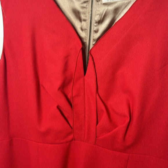 Beautiful Tahari formal dress - Picture 2 of 7